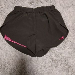 NWOT athletic shorts..size small